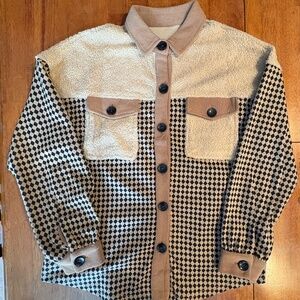 Shacket Jacket for Women Size S Tan and Black Sherpa Trim Excellent Condition